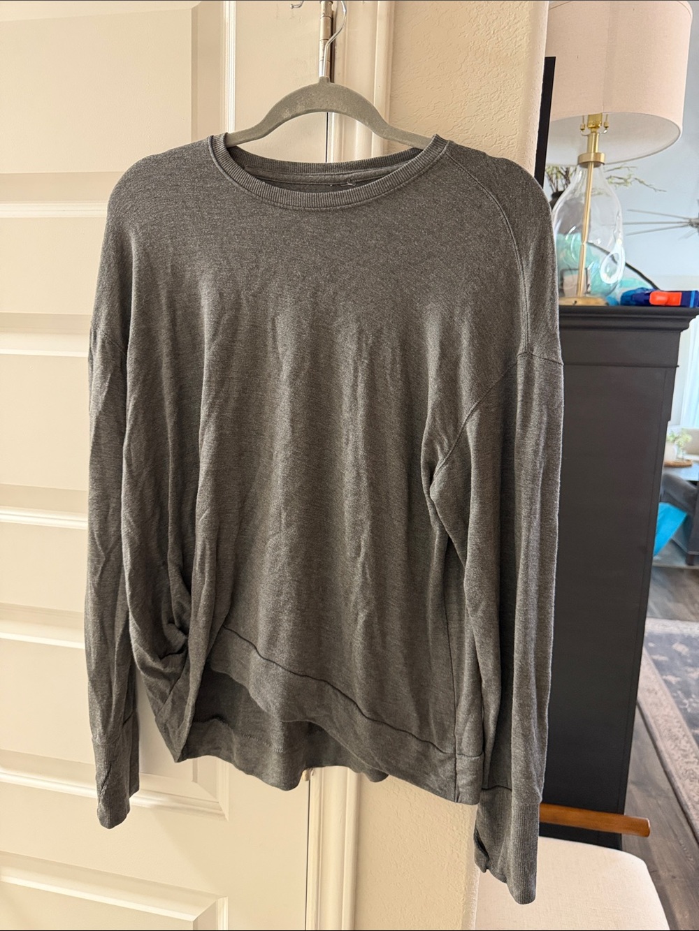 Women’s Lightweight Athletic Crewneck Long-Sleeve Shirt - Gray Size Large